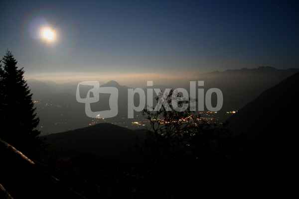 Mond und Sterne über dem Salzachtal