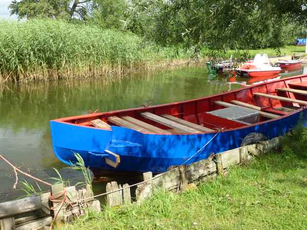 Boot am Ufer eines Sees in Warthe auf Usedom