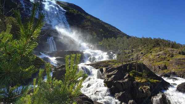 Wasserfall Langfossen-Natur pur