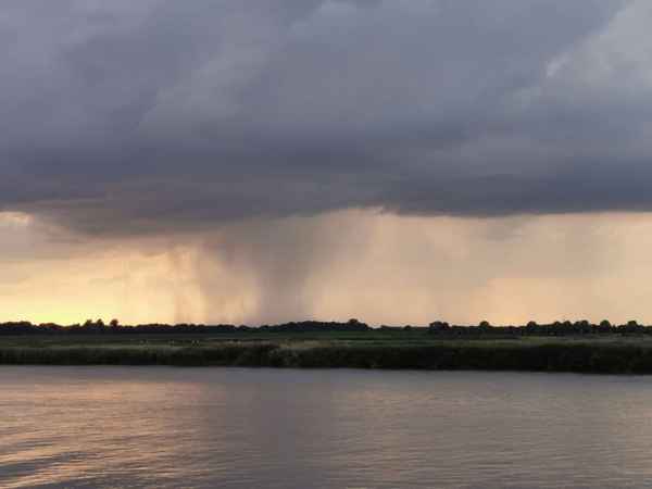Himmel über der Elbe