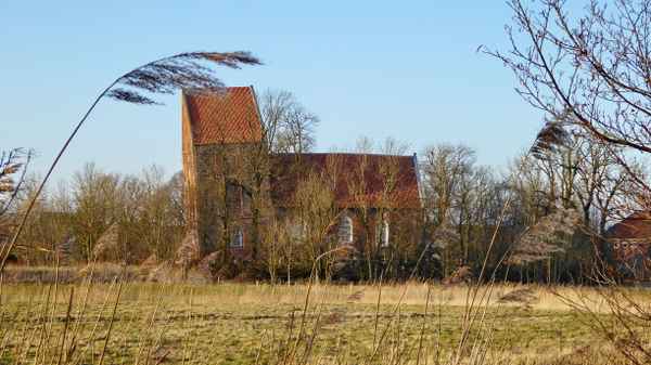 Schiefer Turm von Suurhusen in Ostfriesland