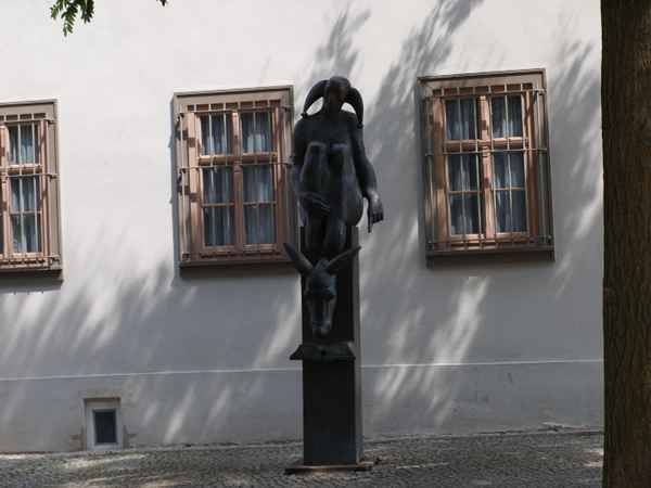 zum großen Paradies und Esel