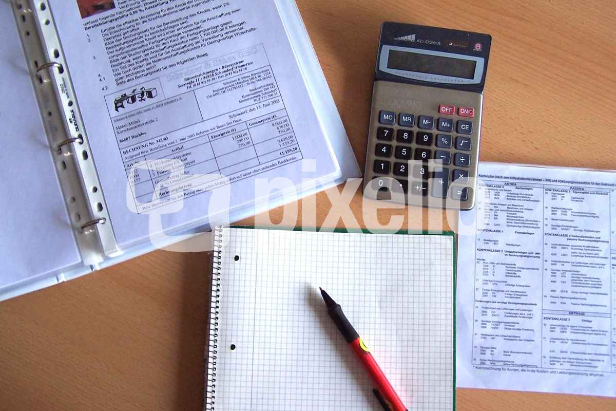 Schreibtisch