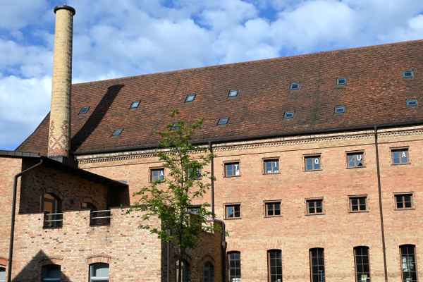 Früher Fabrik-heute Hotel, Restaurant und Wohnungen
