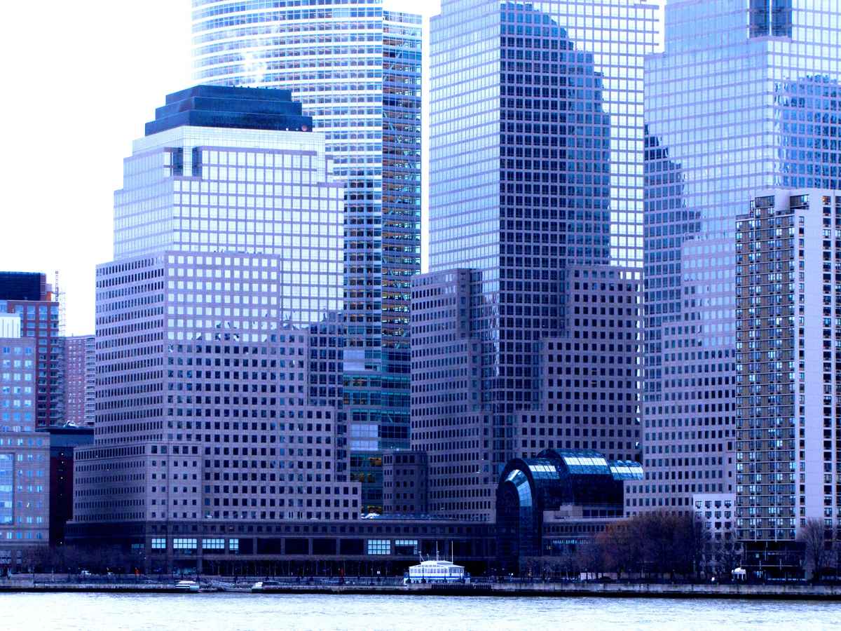 NYC - Blick vom Hudson River auf Manhattans Fassaden