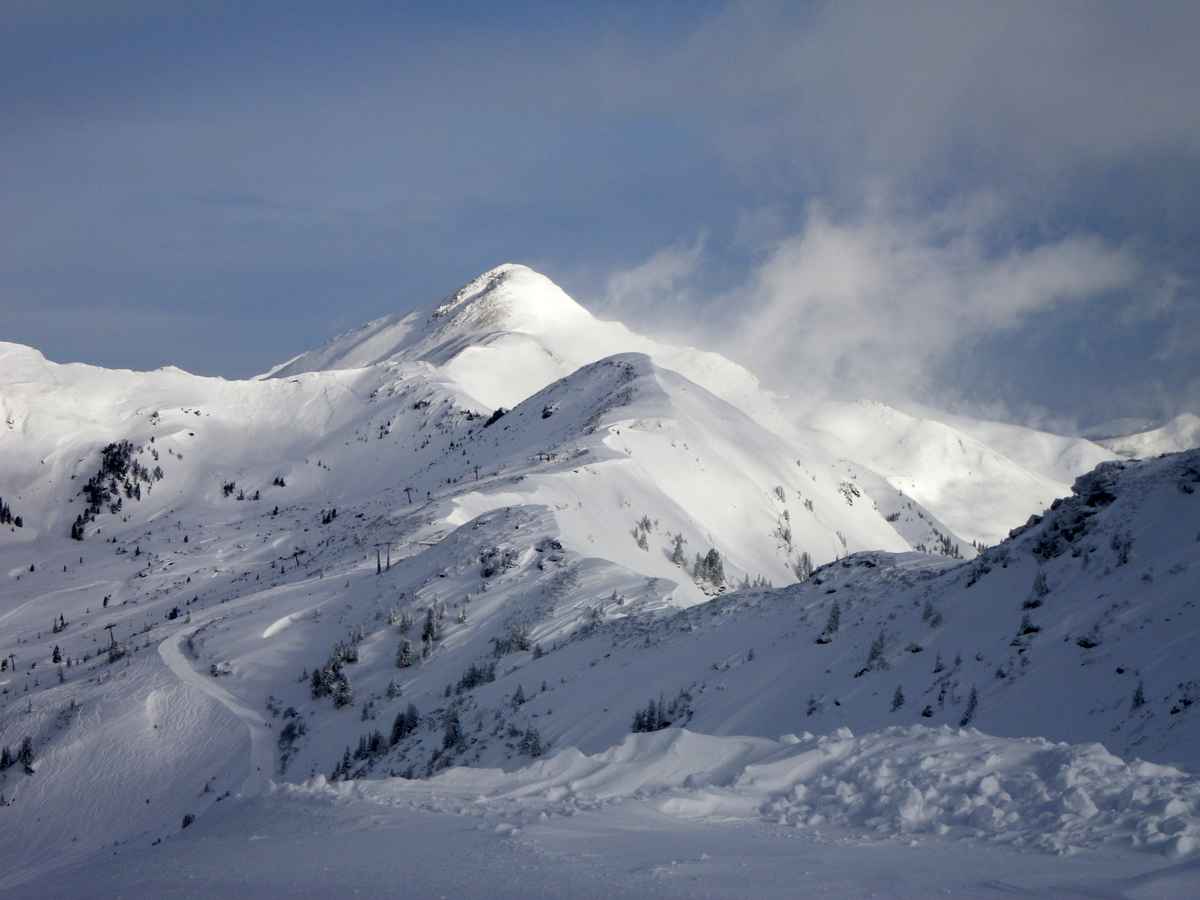 Schnee am Berg