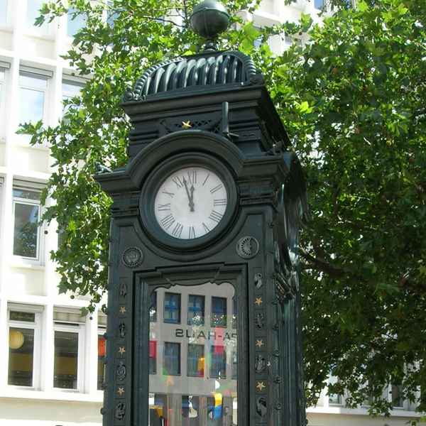 Hannover - Beliebter Treffpunkt "Kröpcke-Uhr"