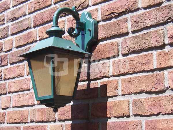 Lampe auf Terasse
