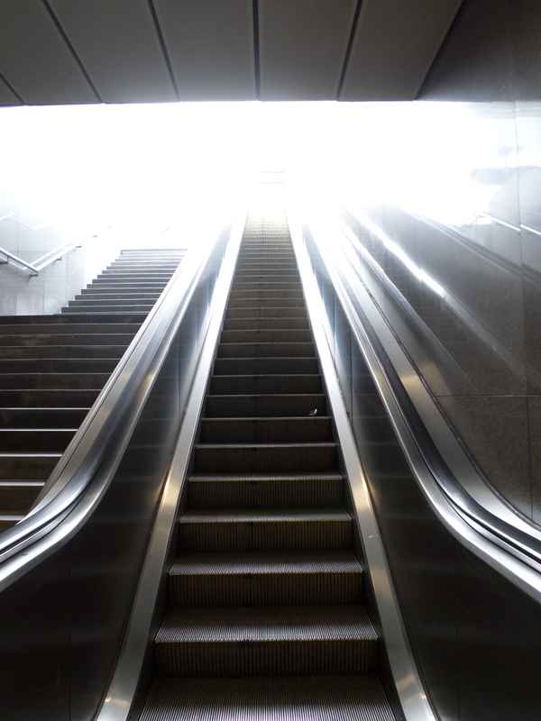 Rolltreppe ins Licht