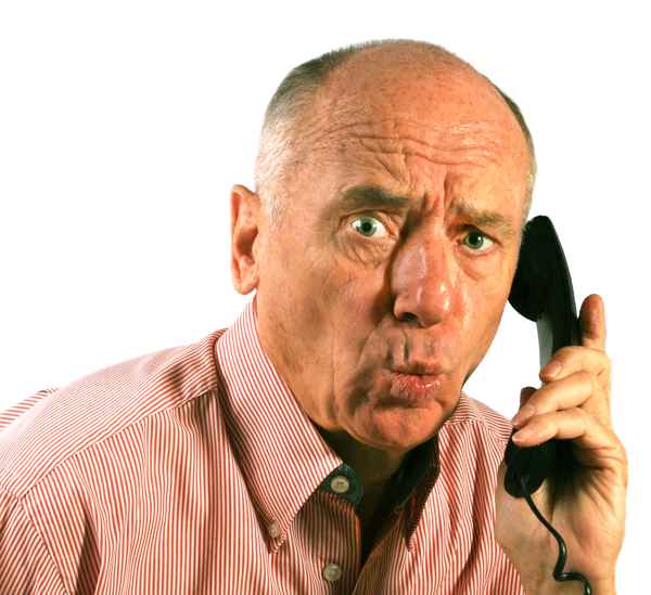 Senior telefoniert - in Sorge