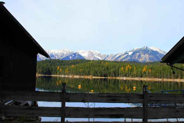 Seeblick mit Herbstfarben 04