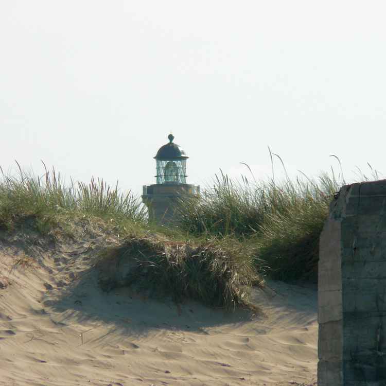 Leuchtturm hinter der Düne