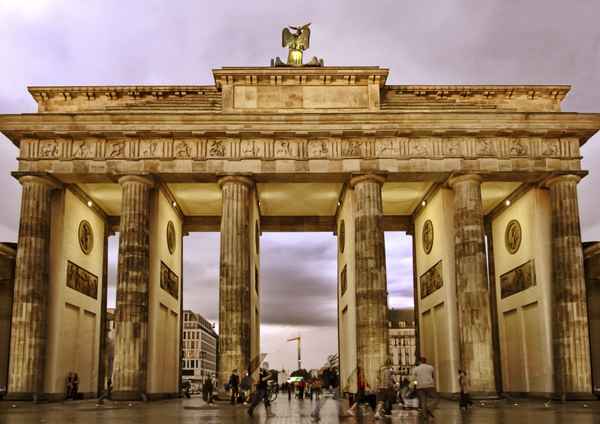 Brandenburger Tor abends (HDR) - korrigierter Bildrand