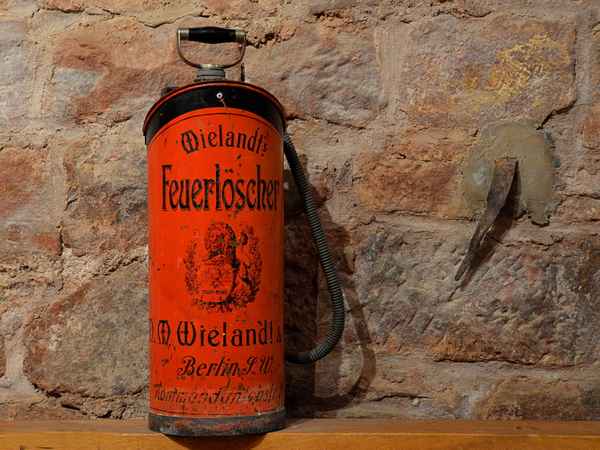 Kübelspritze & Feuerlöscher