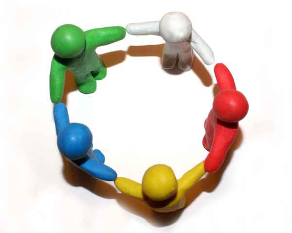 Plastilinmännlein von oben im Kreis