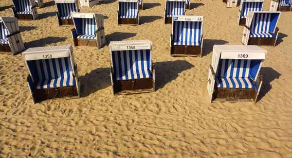 Strandkörbe warten auf Gäste