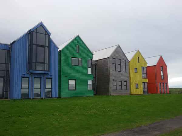 Bunte Häuser bei John o’ Groats / Schottland