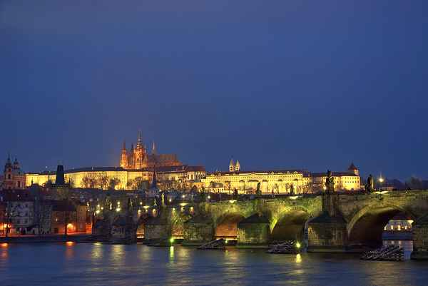 Prag Karlsbrücke mit Burg