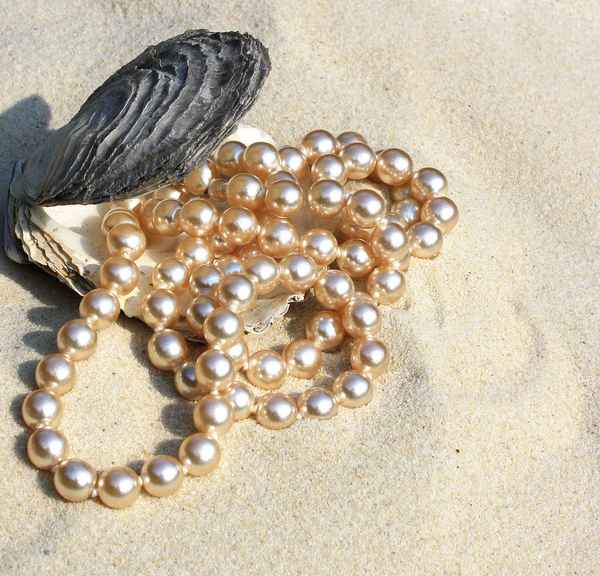 PERLENKETTE?...............SCHON FERTIG AUS DEM MEER :-)