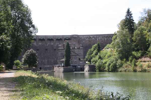 Talsperre von unten