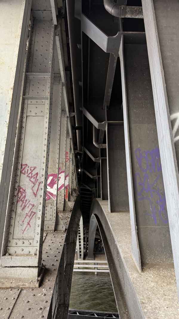 Brücke am Schiffbauerdamm - Tragwerk