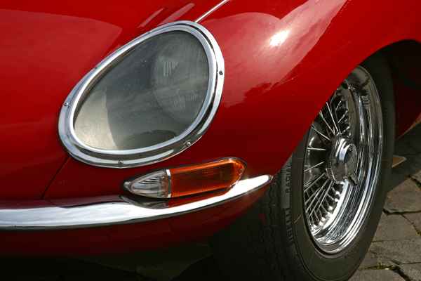 03_02_Jaguar_E-Type_8-Zyl._Kotflügel