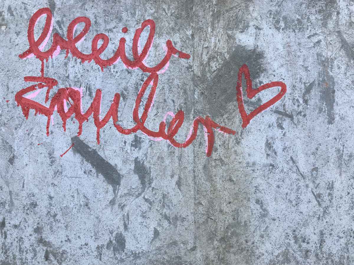 Graffiti: "Bleib zauber" / Foto: Alexander Hauk