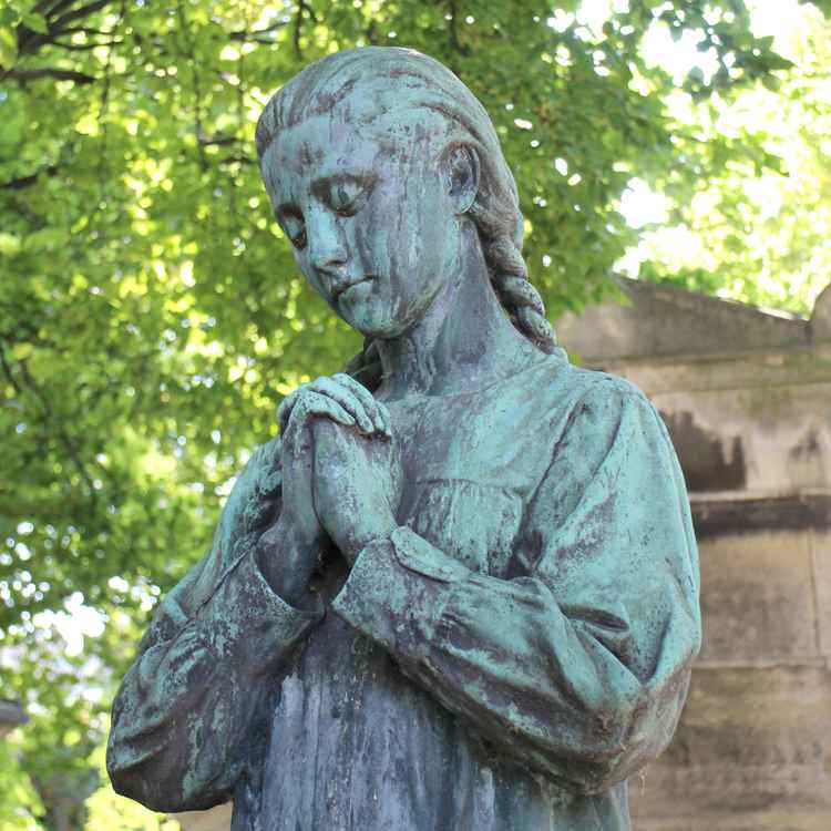 Betender Engel wacht über die Seelen