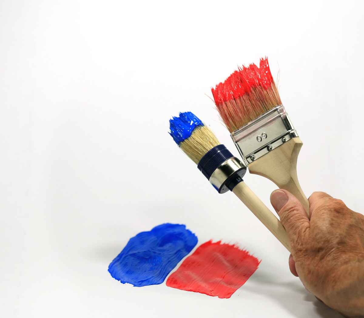 Pinsel rotblau mit Hand_2