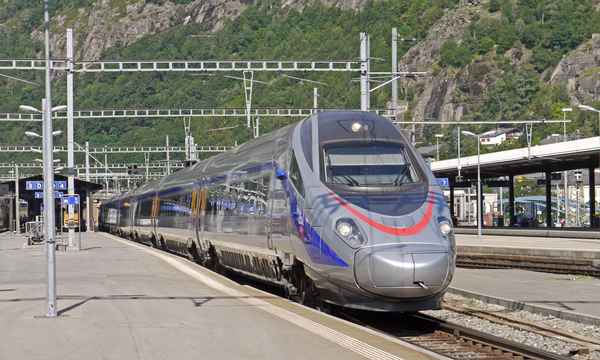 Die ICE-Verbindung Genf - Mailand   . . .