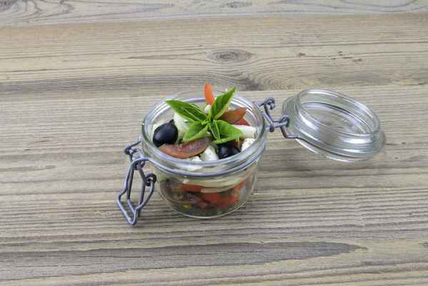 Griechischer Salat aus dem Glas