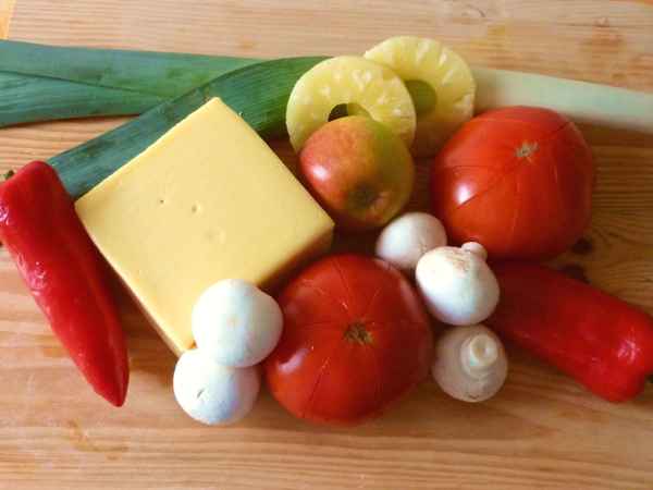 Das wird eine mediterane Pizza.