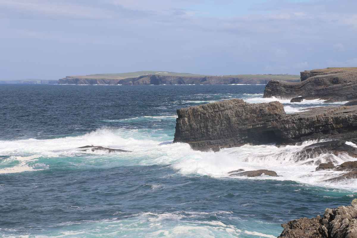 Cliffs bei den Bridges of Ross