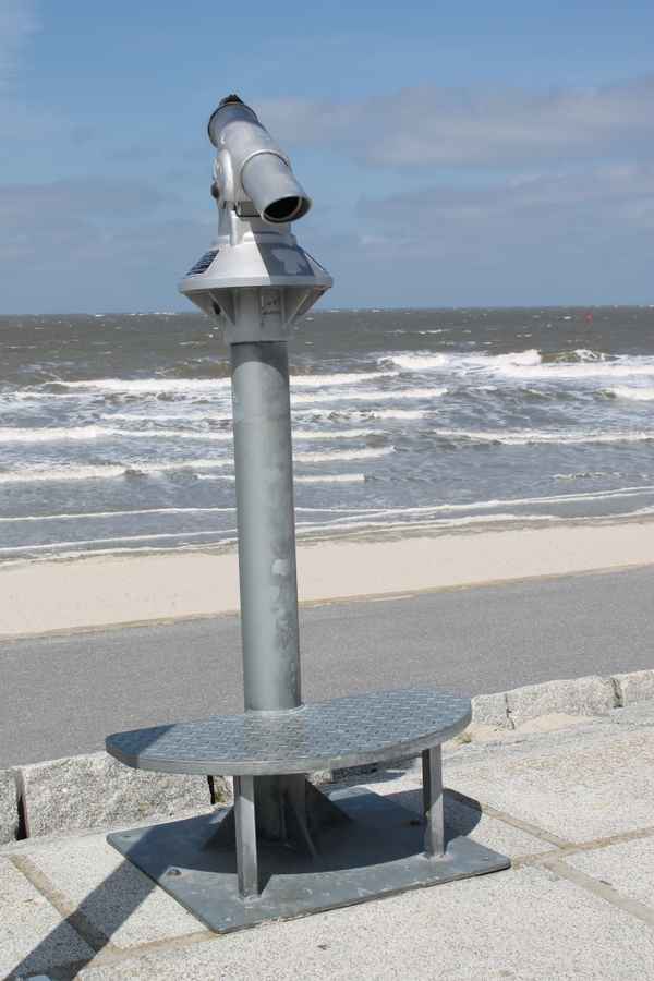 Fernrohr mit Blick aufs Meer