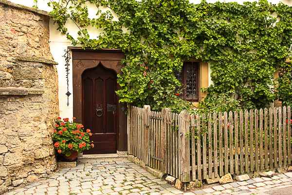 Hauseingang mit Vorgarten