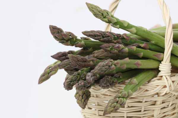 Spargel im Körbchen