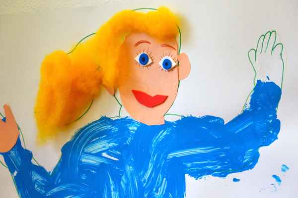 Kindermalerei blonde Frau