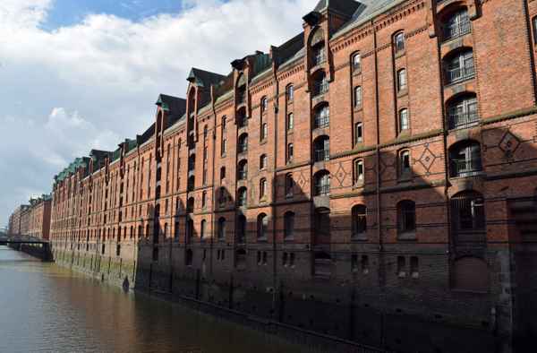 Der größte Lagerhauskomplex der Welt 01
