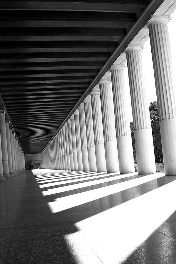 Schattenspiel im Tempel