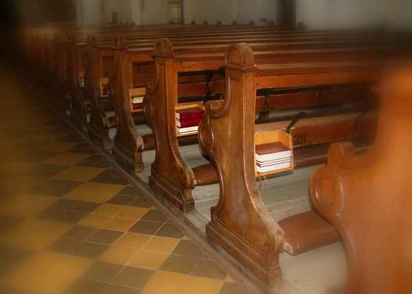 Kirchenbänke