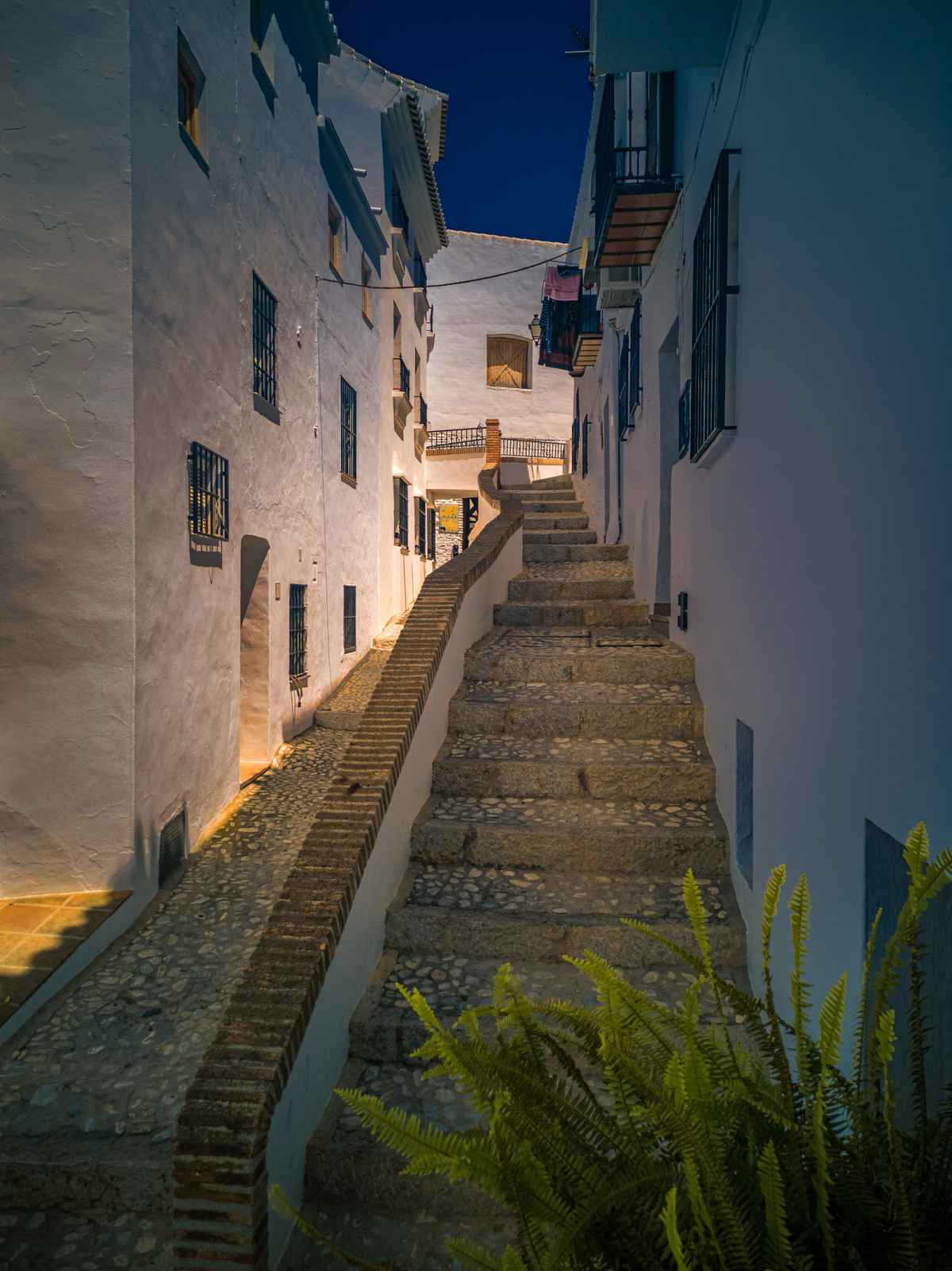 Durch diese Gasse muss er kommen