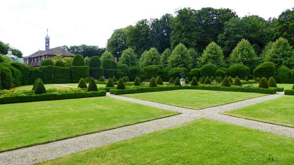 Schloß Clemenswerth - Kapuzinerkloster und Klosterpark