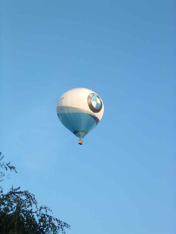 BMW am Himmel