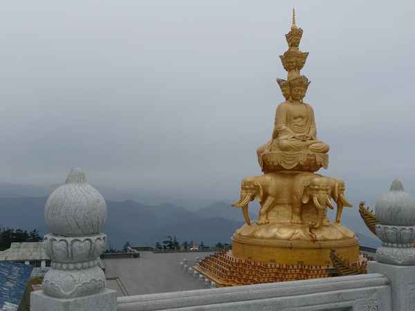 Heiliger Berg Emei Shan in China
