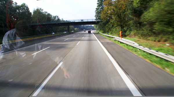 Mit dem Bus unterwegs auf Deutschlands Straßen
