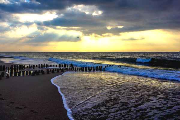 Dunkle Wolken am Sylter Strand
