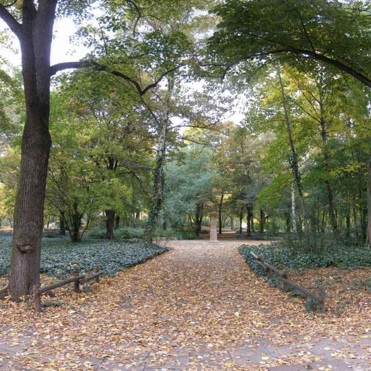 Friedhofsvorplatz