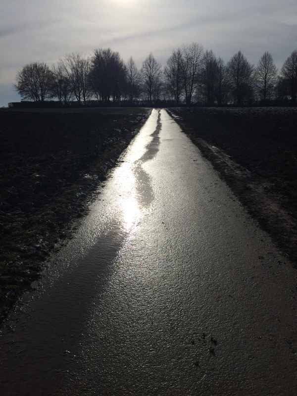 Weg zum Friedhof