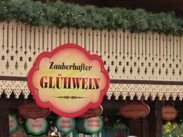 Glühwein auf dem Weihnachtsmarkt