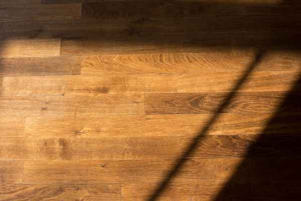 Holzdielenboden mit Schatten